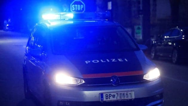 Autolenker rast auf Polizisten zu – „Seitensprung“