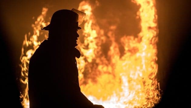 Großraumdisco brennt während Mega-Party lichterloh