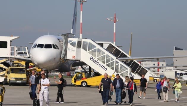 Der erste Flug von Linz nach Frankfurt hebt ab