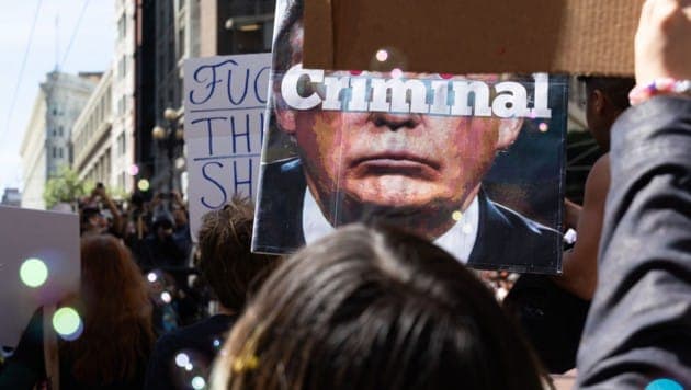 Mega-Proteste in USA: Zehntausende auf den Straßen